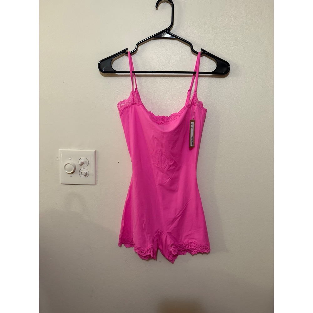 Skims Fits Everybody Lace One Piece Taffy Size S NWT
